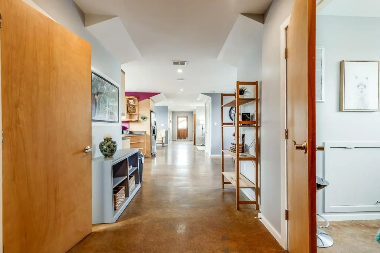 סוואנה Walk Score 90!!-Historic Downtown District-2 Blocks To Famous Forsyth Park- Huge Private Patio-Private Parking