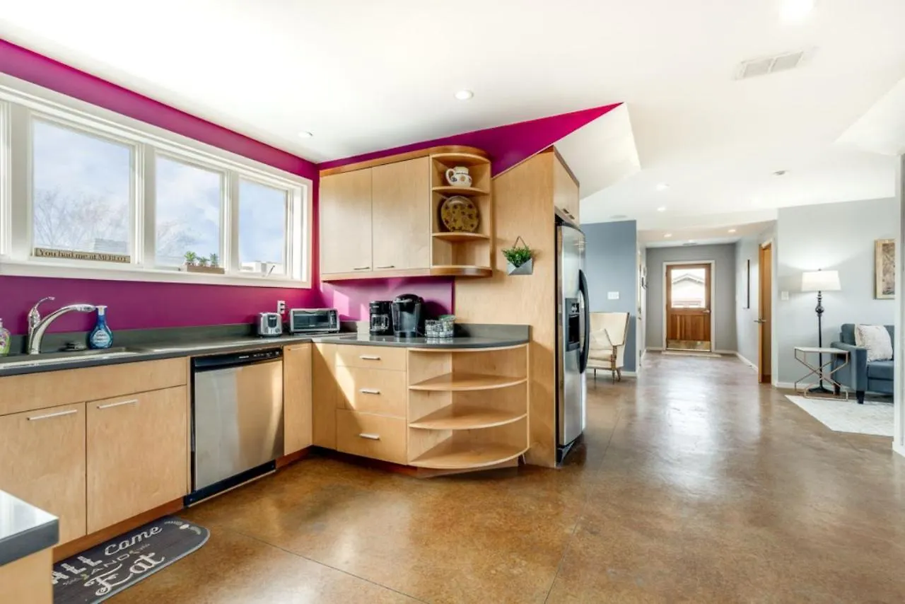סוואנה Walk Score 90!!-Historic Downtown District-2 Blocks To Famous Forsyth Park- Huge Private Patio-Private Parking בית נופש