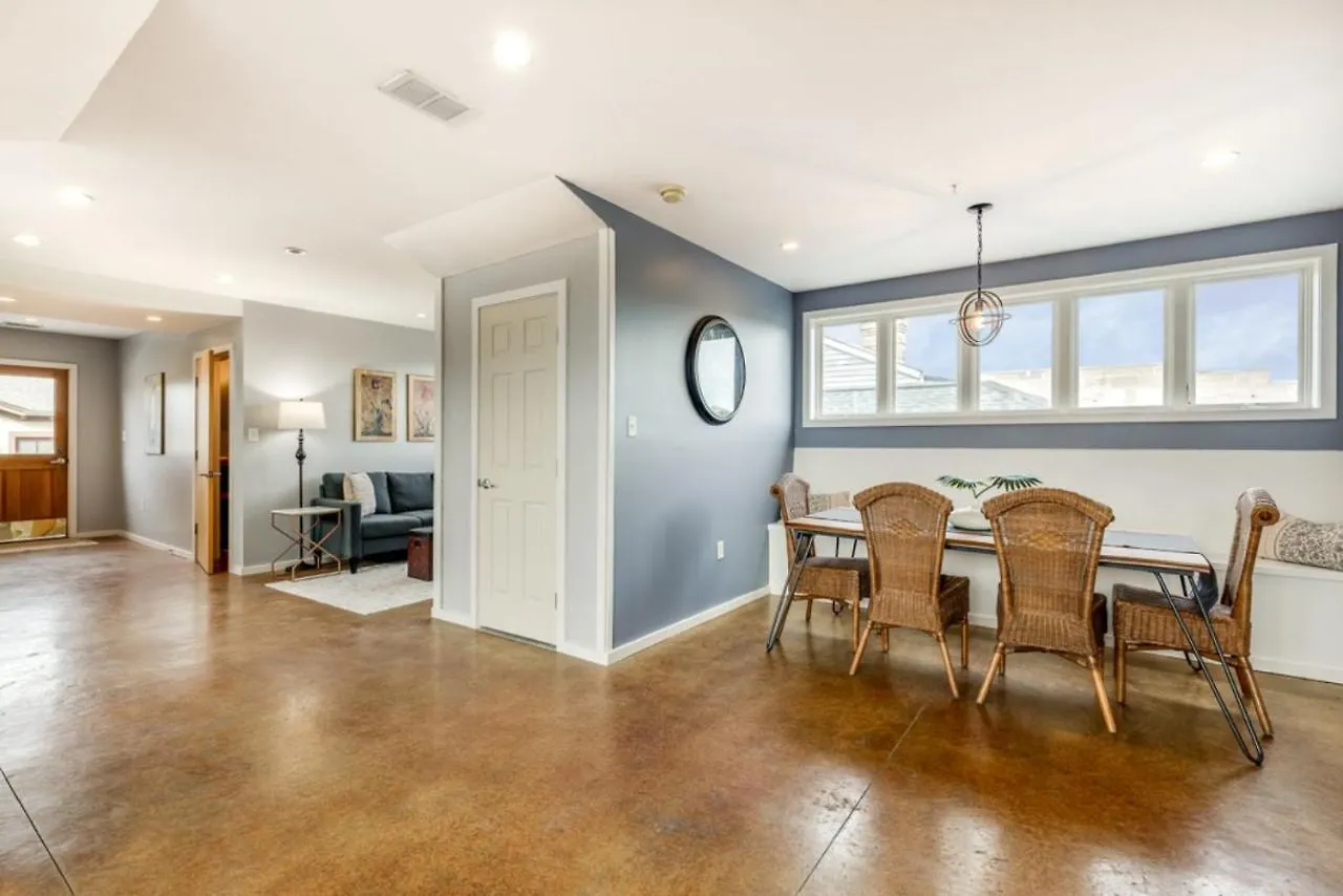 סוואנה Walk Score 90!!-Historic Downtown District-2 Blocks To Famous Forsyth Park- Huge Private Patio-Private Parking בית נופש