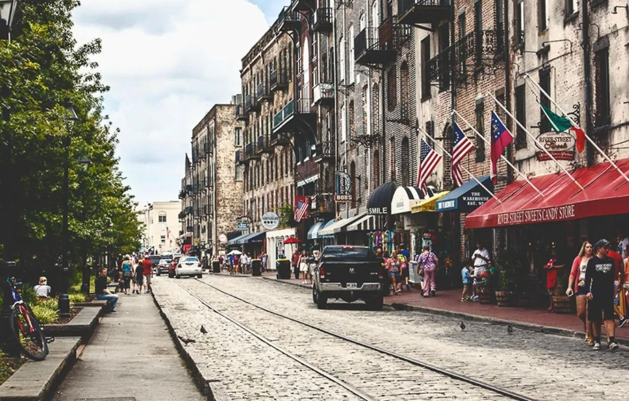 סוואנה Walk Score 90!!-Historic Downtown District-2 Blocks To Famous Forsyth Park- Huge Private Patio-Private Parking 0*,