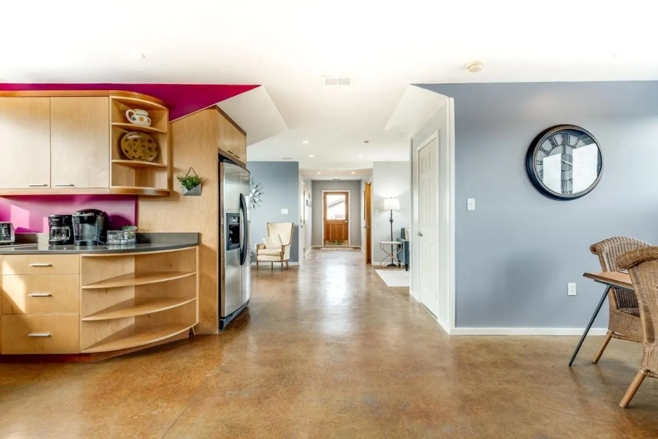 סוואנה Walk Score 90!!-Historic Downtown District-2 Blocks To Famous Forsyth Park- Huge Private Patio-Private Parking