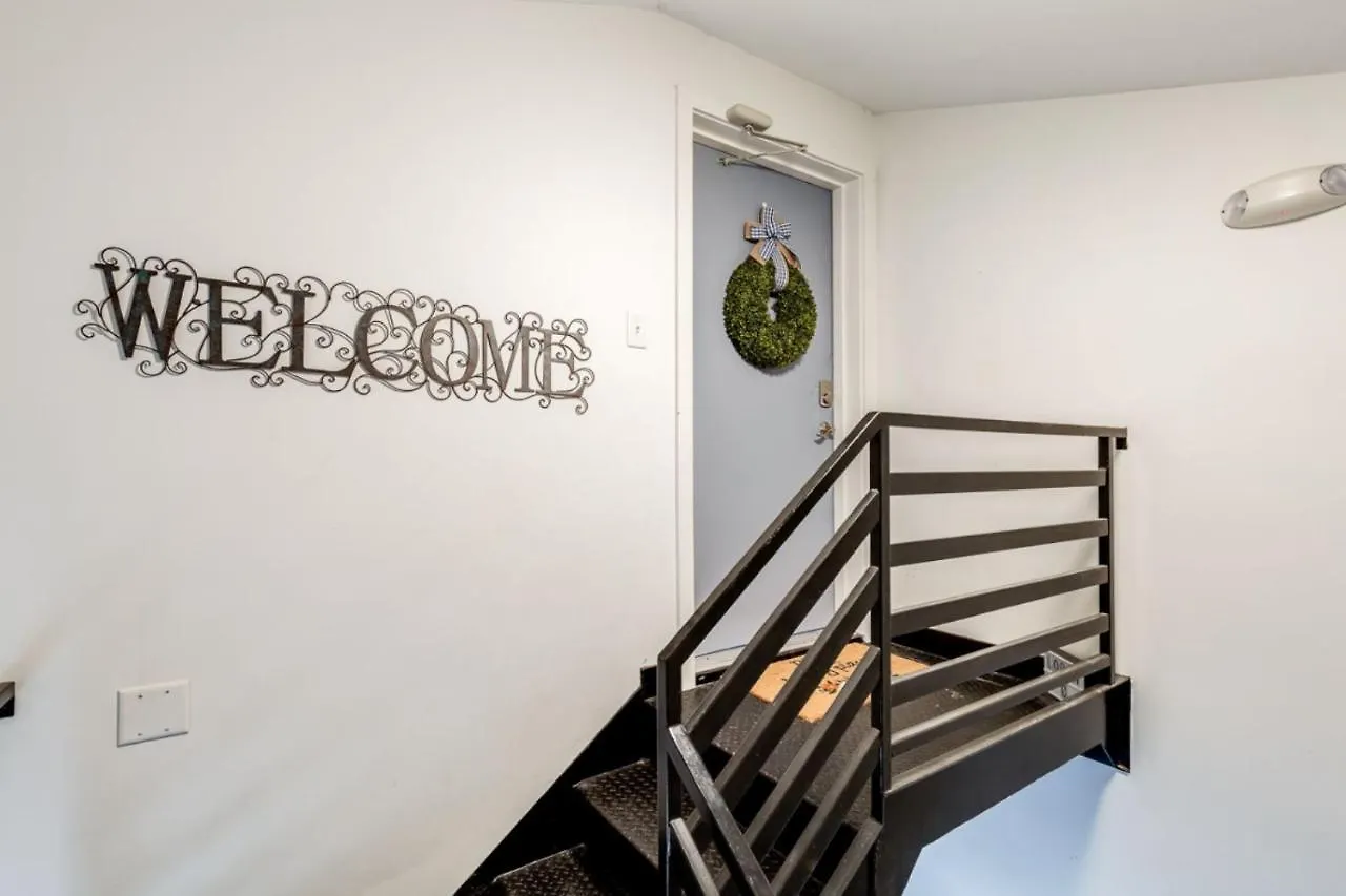 בית נופש סוואנה Walk Score 90!!-Historic Downtown District-2 Blocks To Famous Forsyth Park- Huge Private Patio-Private Parking ארצות הברית