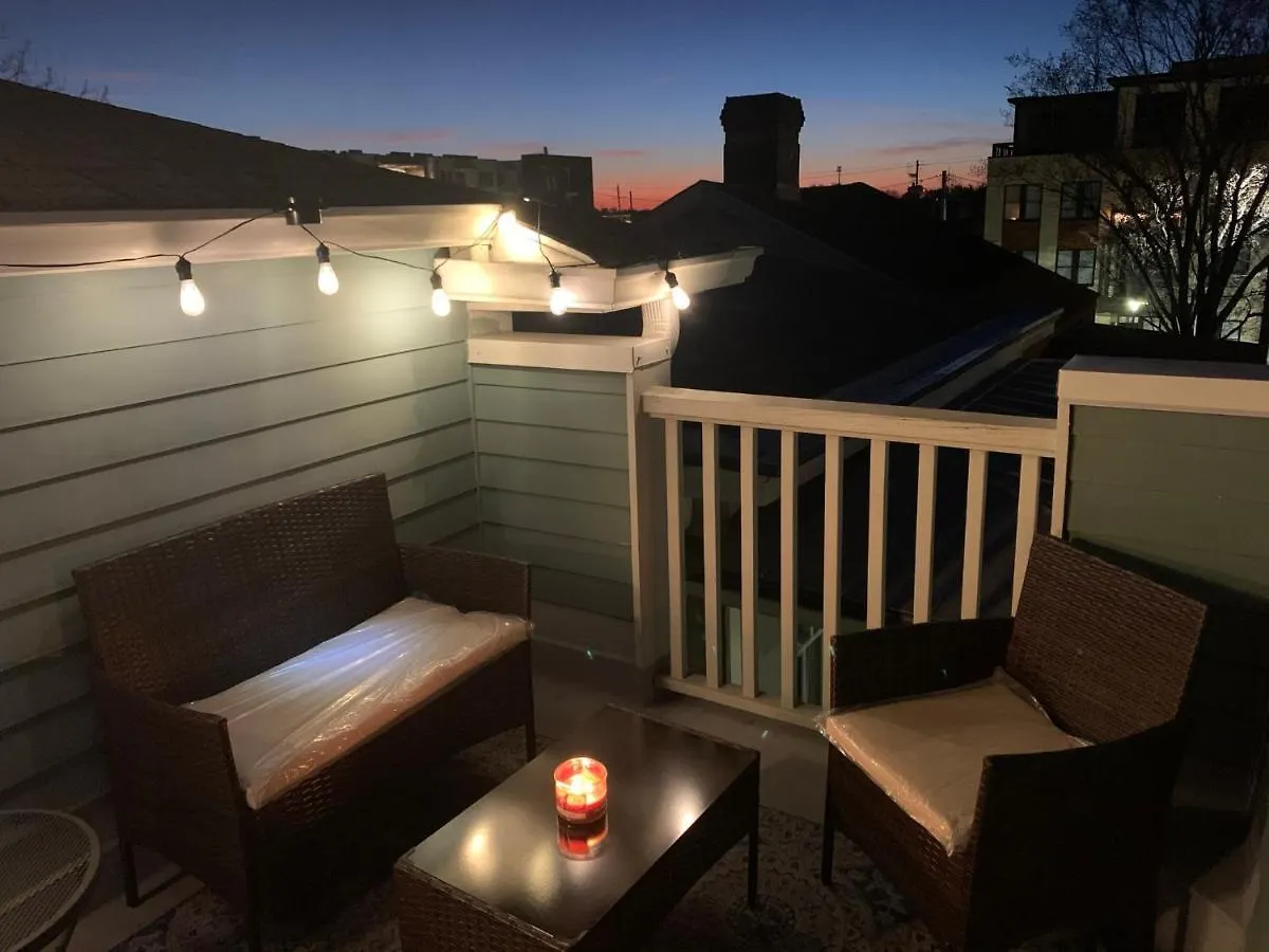סוואנה Walk Score 90!!-Historic Downtown District-2 Blocks To Famous Forsyth Park- Huge Private Patio-Private Parking בית נופש
