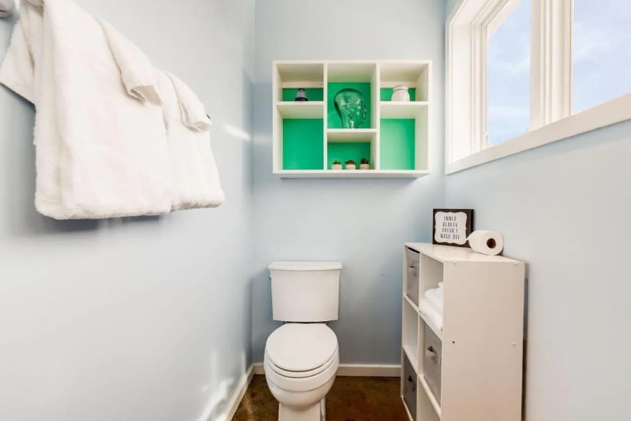 Prázdninový dům Walk Score 90!!-Historic Downtown District-2 Blocks To Famous Forsyth Park- Huge Private Patio-Private Parking Savannah
