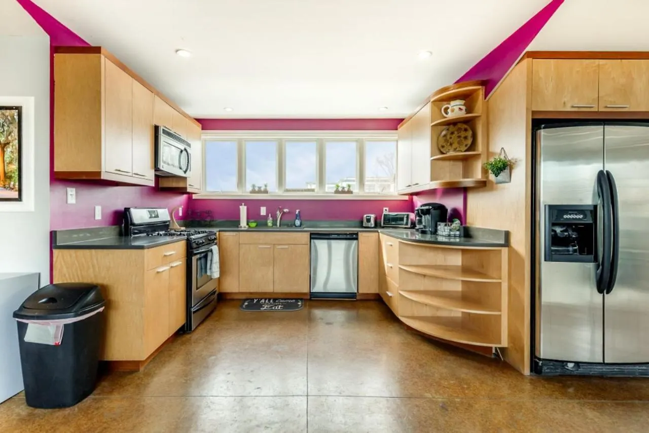 סוואנה Walk Score 90!!-Historic Downtown District-2 Blocks To Famous Forsyth Park- Huge Private Patio-Private Parking