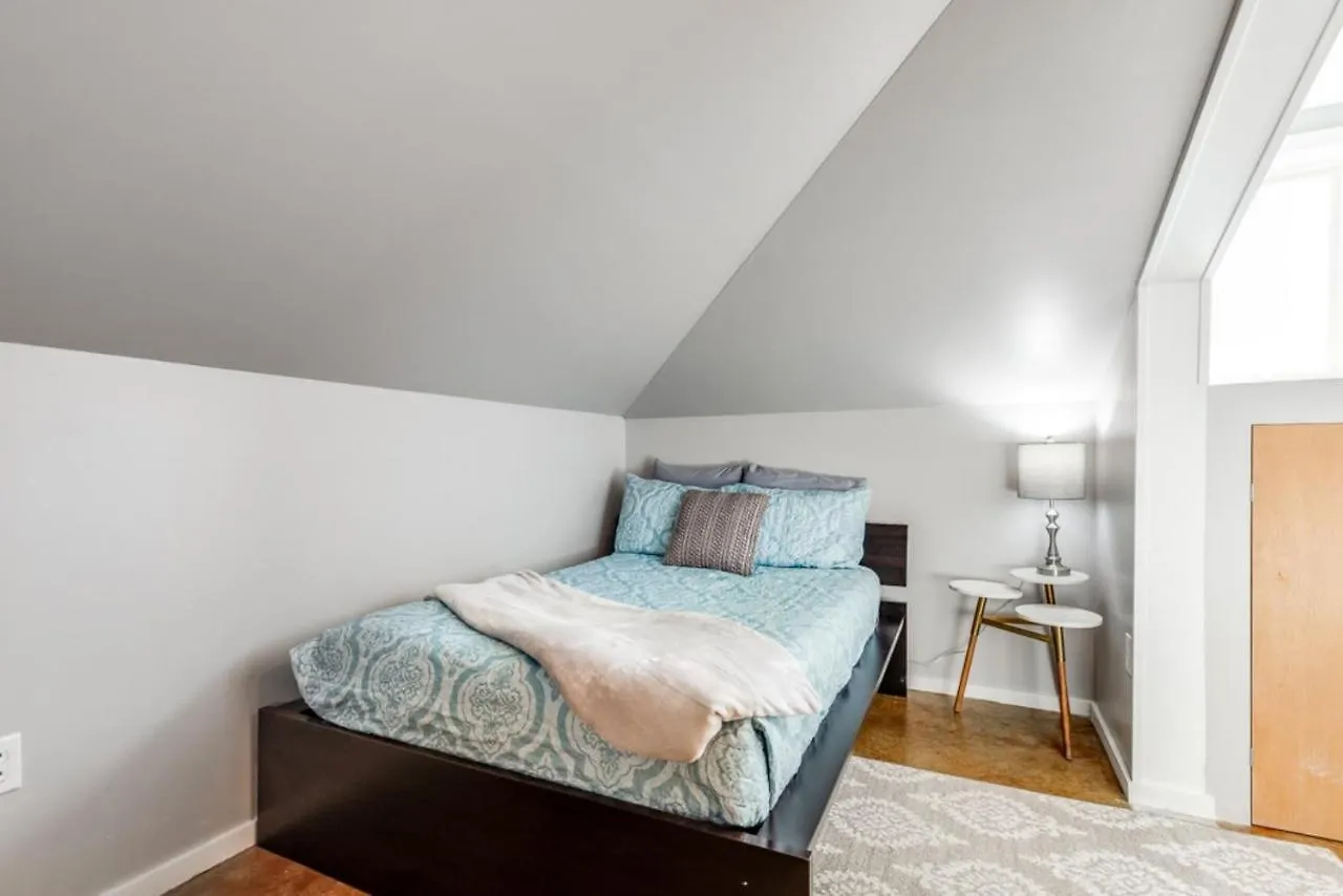 Walk Score 90!!-Historic Downtown District-2 Blocks To Famous Forsyth Park- Huge Private Patio-Private Parking Savannah